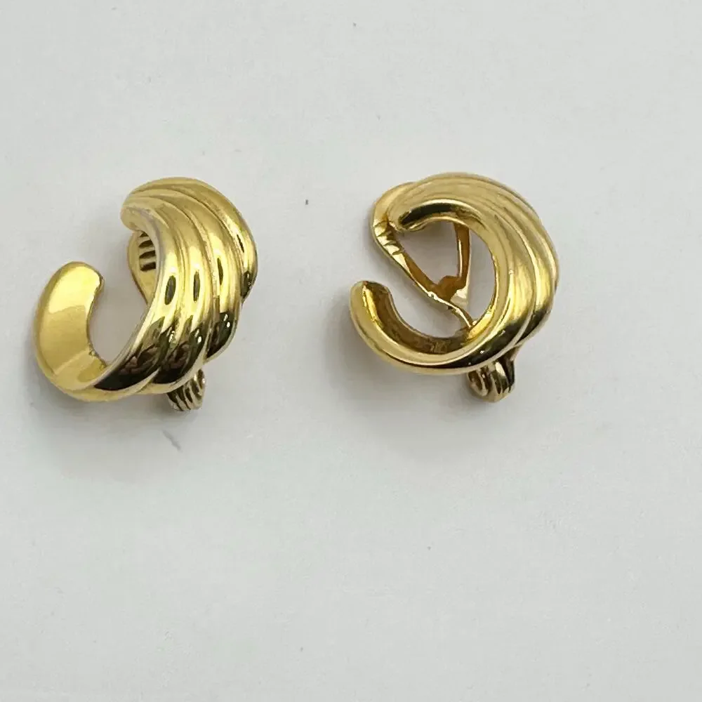 Monet Clip On Gold tone Swirl Retro Earring Vintage Jewelry Wavy Ribbed